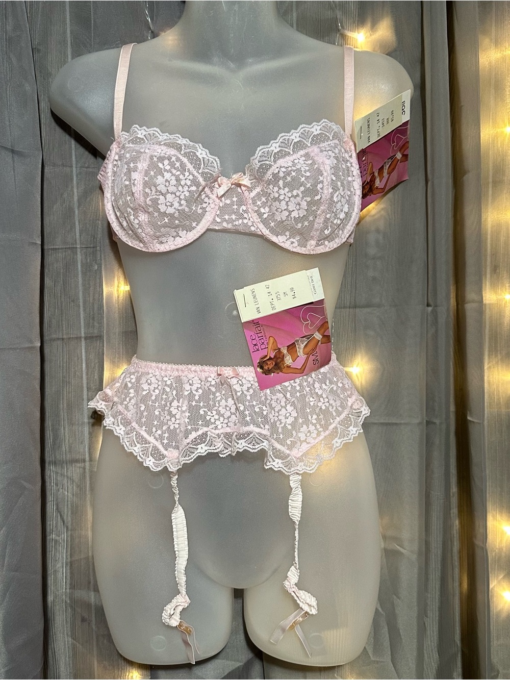 Vintage dead stock lace parfait by celebrity baby pink bra/garter belt Sz 36B